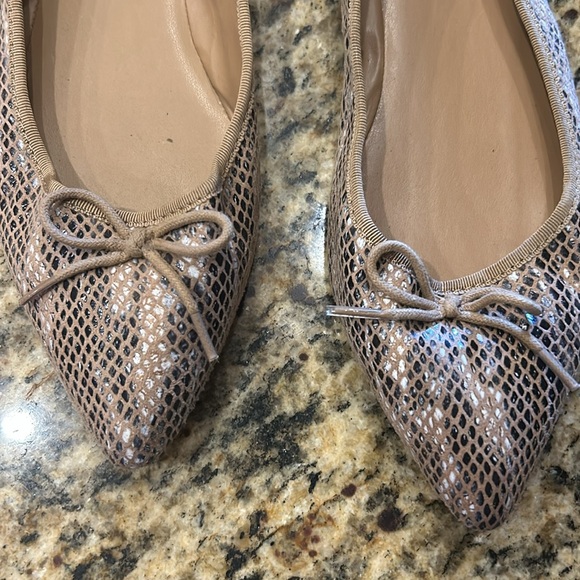 Banana Republic snake print flats, like new, size 10 | offer in description - Picture 2 of 8